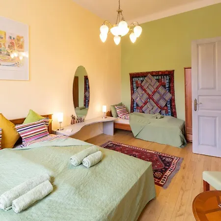 Apartment Jewel In Buda Budapest