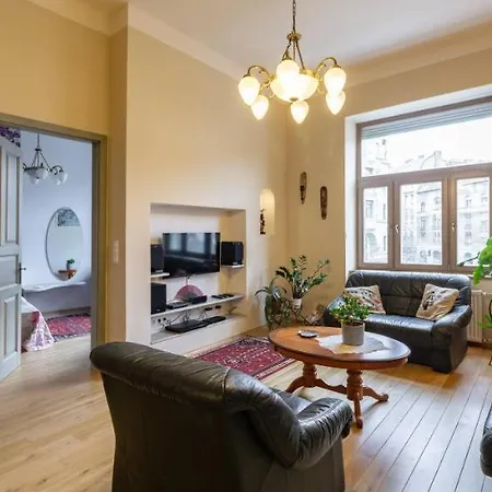 Apartment Jewel In Buda Budapest